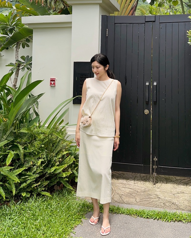 Chân váy dài phối với 5 mẫu áo hè này là chuẩn nhất, giúp nàng mặc đẹp mọi hoàn cảnh- Ảnh 11.