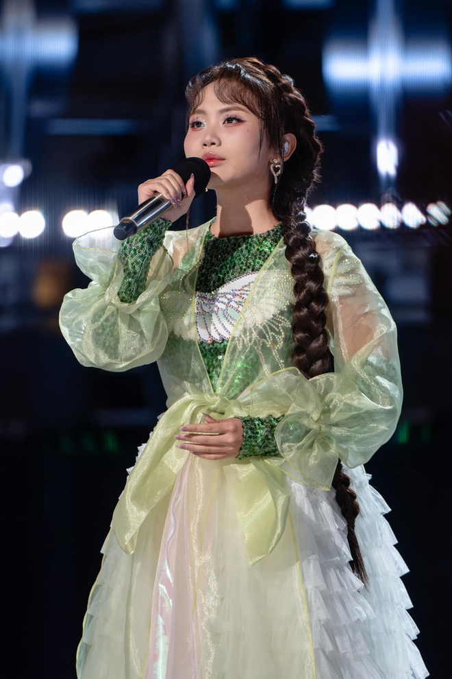 Phương Mỹ Chi có đang bị Tô Hữu Bằng và Trương Lương Dĩnh chèn ép ở show Trung Quốc?- Ảnh 3.