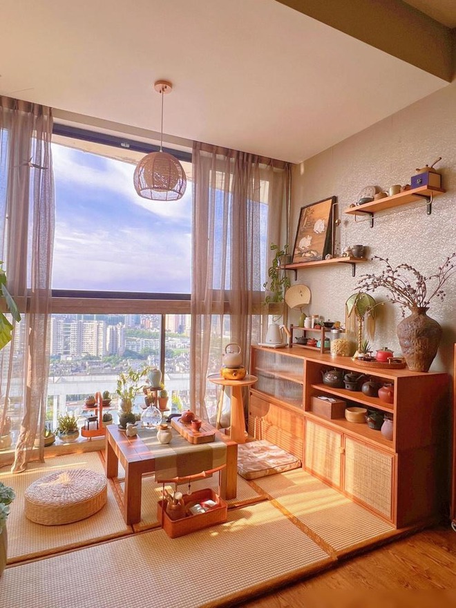 Người phụ nữ biến ban công rộng 4 mét vuông thành phòng trà có view đẹp điên, cảm giác chữa lành quá mạnh mẽ- Ảnh 2.