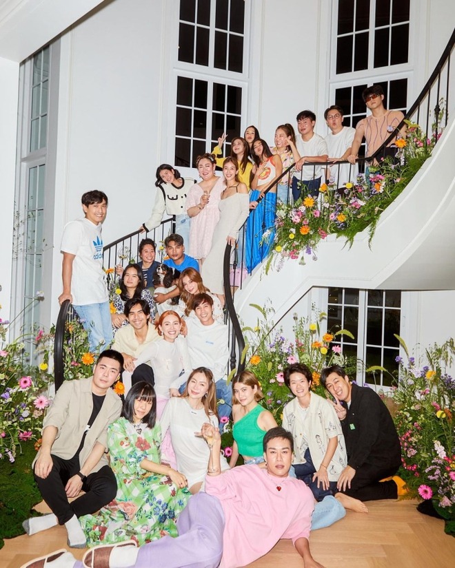 Soi địa điểm cầu hôn trị giá 138 tỷ của "ma nữ đẹp nhất Thái Lan": Đủ wow rồi!- Ảnh 17. Soi địa điểm cầu hôn trị giá 138 tỷ của "ma nữ đẹp nhất Thái Lan": Đủ wow rồi!- Ảnh 17.