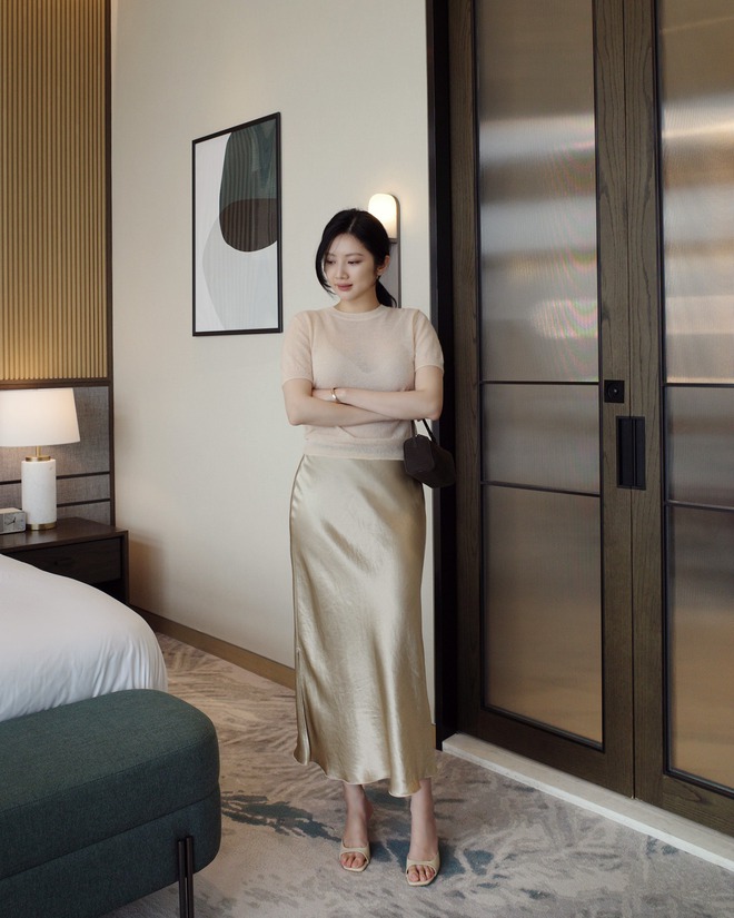 Kiểu áo hè đang "hot" hơn cả áo thun trắng: Trẻ và thanh lịch, phụ nữ 40+ mặc càng đẹp- Ảnh 2.