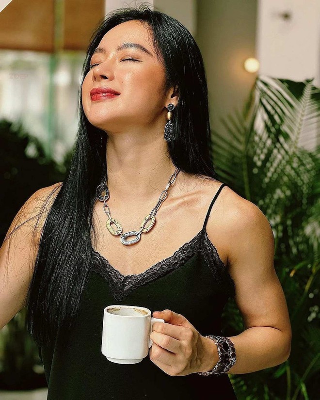 Mỹ nhân cơ bắp Angela Phương Trinh gây choáng khi diện đồ "bánh bèo", không còn chút khí chất nàng thơ nữ tính nào!- Ảnh 6. Mỹ nhân cơ bắp Angela Phương Trinh gây choáng khi diện đồ "bánh bèo", không còn chút khí chất nàng thơ nữ tính nào!- Ảnh 6.