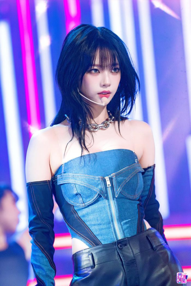 Hot: "Mỹ nhân đẹp như AI" Karina (aespa) bị "bắt tận tay" hẹn hò nam thần Kpop đình đám?- Ảnh 5. Hot: "Mỹ nhân đẹp như AI" Karina (aespa) bị "bắt tận tay" hẹn hò nam thần Kpop đình đám?- Ảnh 5.