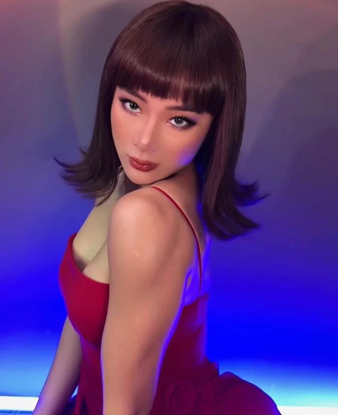 Mỹ nhân cơ bắp Angela Phương Trinh gây choáng khi diện đồ "bánh bèo", không còn chút khí chất nàng thơ nữ tính nào!- Ảnh 5. Mỹ nhân cơ bắp Angela Phương Trinh gây choáng khi diện đồ "bánh bèo", không còn chút khí chất nàng thơ nữ tính nào!- Ảnh 5.