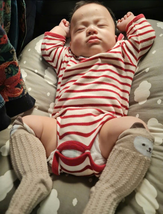 Tư thế ngủ sẽ nói cho bố mẹ biết phần nào tính cách của em bé nhà mình- Ảnh 7. Tư thế ngủ sẽ nói cho bố mẹ biết phần nào tính cách của em bé nhà mình- Ảnh 7.