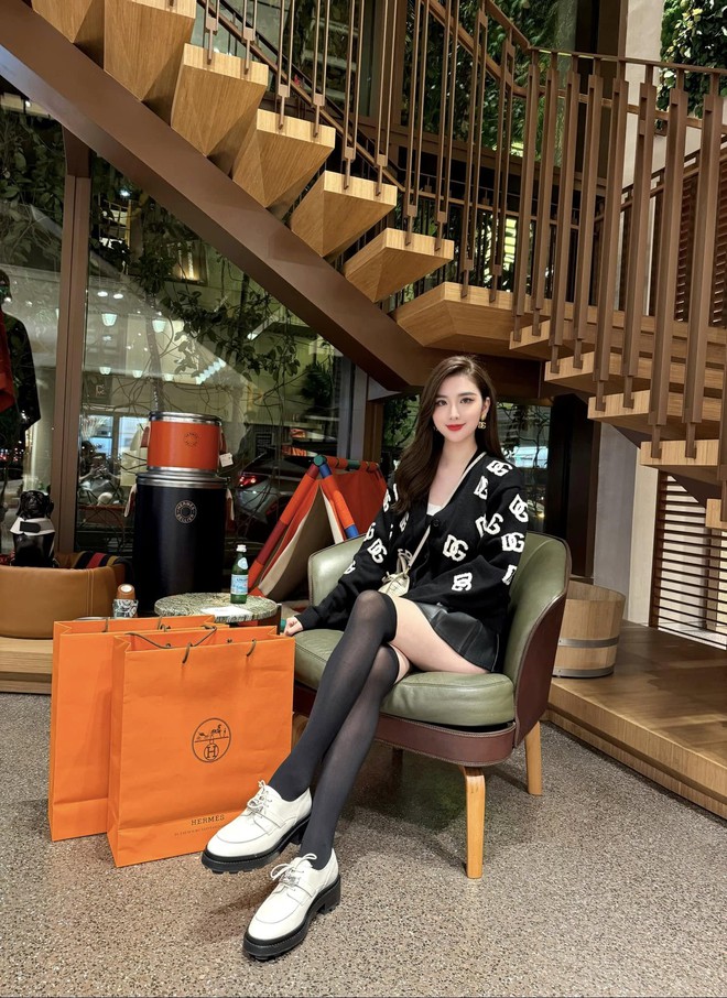 Cuộc sống kín tiếng, chuẩn thượng lưu của Ngọc Loan - mỹ nhân có khuôn mặt đẹp nhất The Face mùa đầu- Ảnh 3. Cuộc sống kín tiếng, chuẩn thượng lưu của Ngọc Loan - mỹ nhân có khuôn mặt đẹp nhất The Face mùa đầu- Ảnh 3.