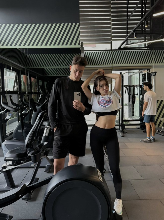 "Cam thường" bóc trần nhan sắc Yến Xuân khi cùng Văn Lâm hẹn hò, đánh bay bụng ngấn mỡ thần tốc sau sinh nhờ đâu?- Ảnh 5.