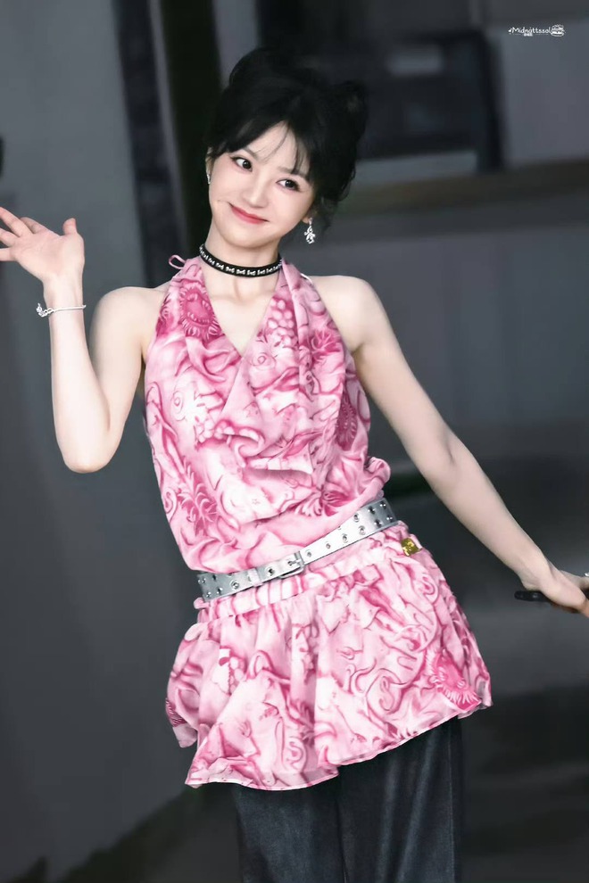Mỹ nhân "mặt học sinh, dáng phụ huynh" gợi cảm nhất Cbiz: Visual chưa từng xuống phong độ, style đỉnh miễn bàn!- Ảnh 20.