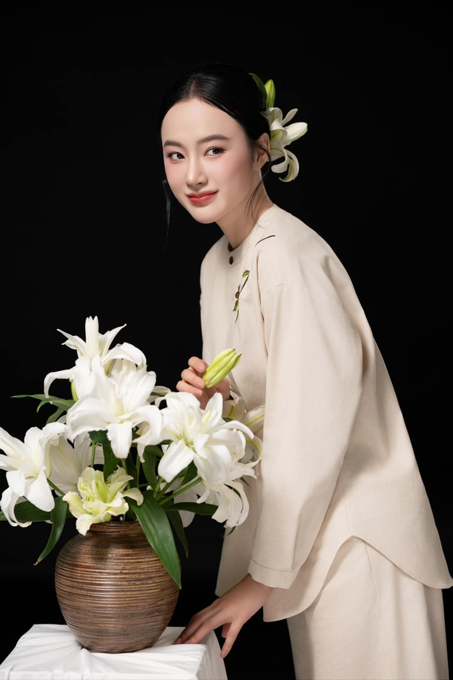 Angela Phương Trinh gây sốc với diện mạo "vai u thịt bắp" đi ăn tối, còn đâu mỹ nhân "yểu điệu thục nữ" năm nào?- Ảnh 4. Angela Phương Trinh gây sốc với diện mạo "vai u thịt bắp" đi ăn tối, còn đâu mỹ nhân "yểu điệu thục nữ" năm nào?- Ảnh 4.