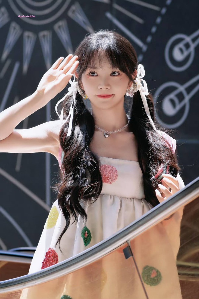 Mỹ nhân "mặt học sinh, dáng phụ huynh" gợi cảm nhất Cbiz: Visual chưa từng xuống phong độ, style đỉnh miễn bàn!- Ảnh 15.