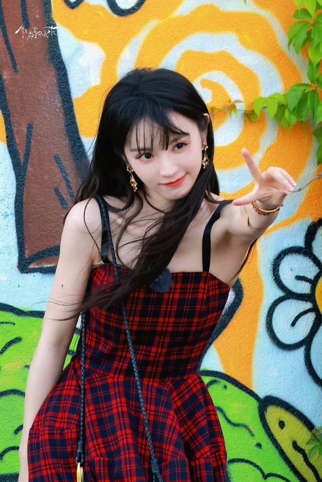 Mỹ nhân "mặt học sinh, dáng phụ huynh" gợi cảm nhất Cbiz: Visual chưa từng xuống phong độ, style đỉnh miễn bàn!- Ảnh 9.