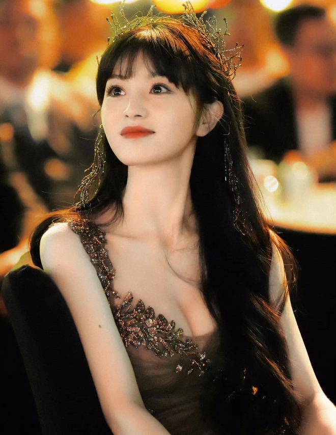 Mỹ nhân "mặt học sinh, dáng phụ huynh" gợi cảm nhất Cbiz: Visual chưa từng xuống phong độ, style đỉnh miễn bàn!- Ảnh 4.