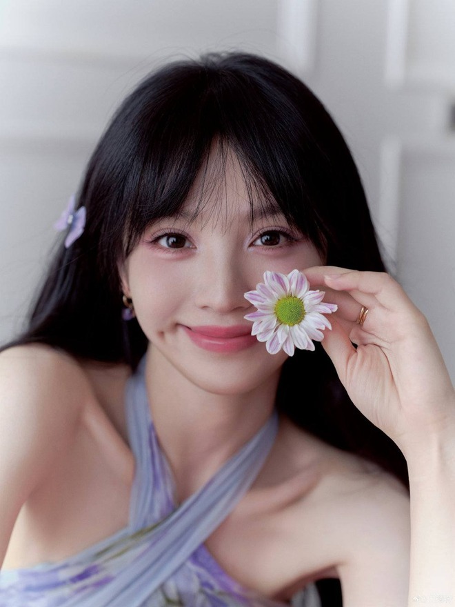 Mỹ nhân "mặt học sinh, dáng phụ huynh" gợi cảm nhất Cbiz: Visual chưa từng xuống phong độ, style đỉnh miễn bàn!- Ảnh 1.