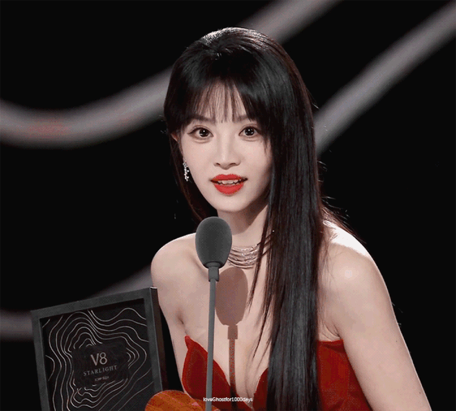 Mỹ nhân "mặt học sinh, dáng phụ huynh" gợi cảm nhất Cbiz: Visual chưa từng xuống phong độ, style đỉnh miễn bàn!- Ảnh 3.