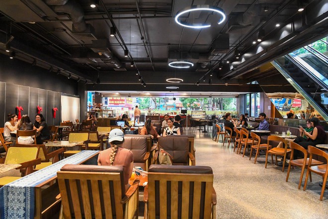 THAIYEN: Từ những quán cà phê chill chill mang đầy hoài niệm, đến phong cách công nghiệp mới khiến nhiều người "lạc quẻ cảm xúc"- Ảnh 14. THAIYEN: Từ những quán cà phê chill chill mang đầy hoài niệm, đến phong cách công nghiệp mới khiến nhiều người "lạc quẻ cảm xúc"- Ảnh 14.