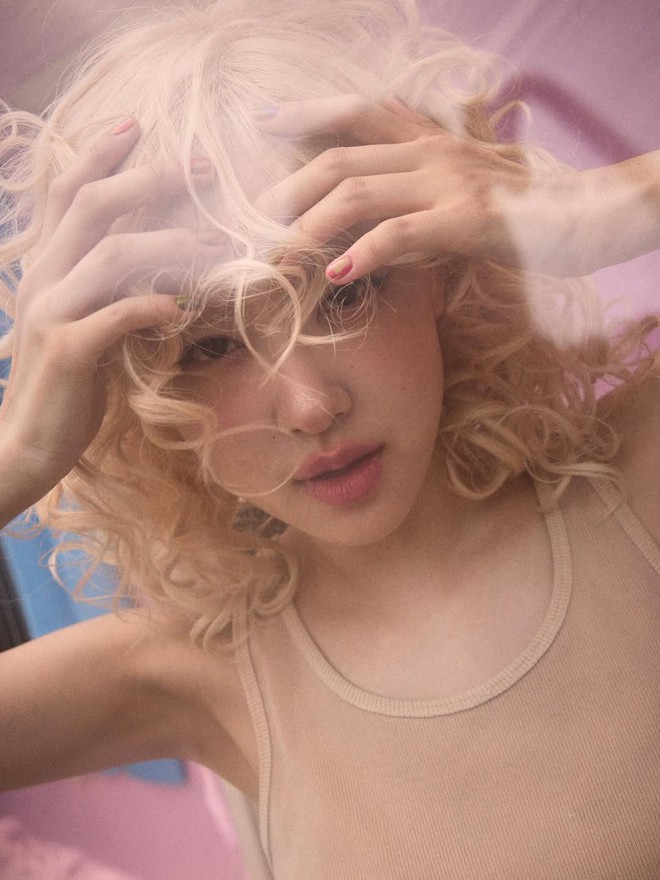 Top 1 solo nữ Kbiz: Rosé hay Jennie đều không thể “chung mâm” với ngôi sao 32 tuổi này?- Ảnh 7. Top 1 solo nữ Kbiz: Rosé hay Jennie đều không thể “chung mâm” với ngôi sao 32 tuổi này?- Ảnh 7.