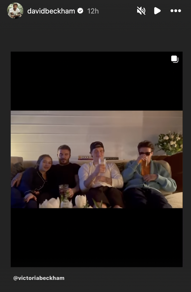 Cậu cả nhà Beckham nhất quyết "silent treatment" dù bố mẹ níu kéo hết mức,nàng dâu bị gạt phăng khỏi ảnh gia đình- Ảnh 1.