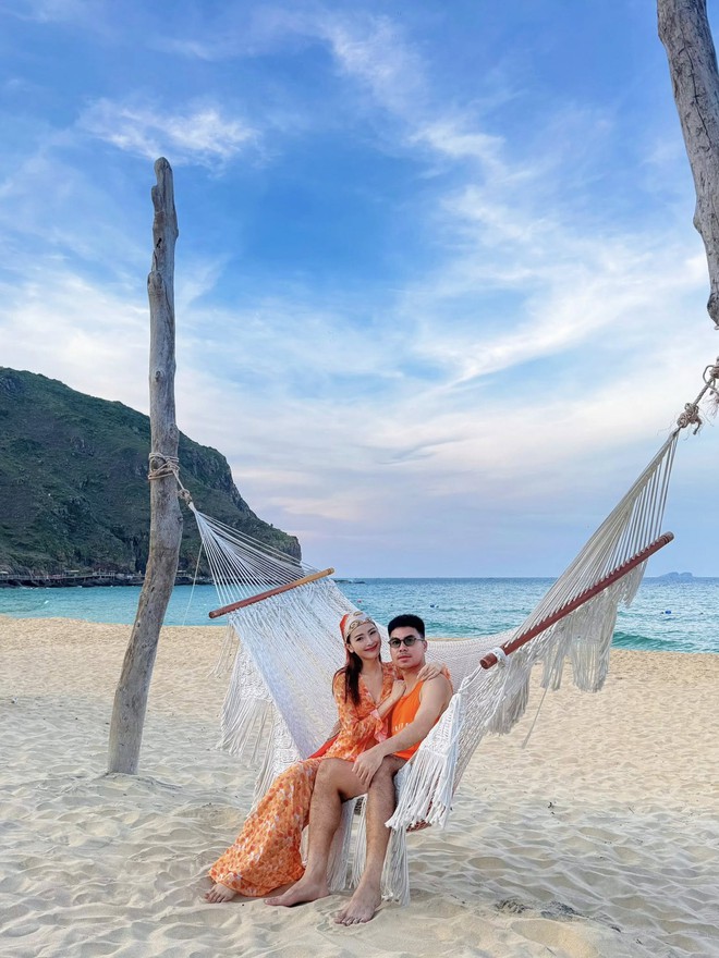 MC Huyền Trang Mù Tạt bị dân mạng chê “sống ảo”, “cợt nhả” với mẹ của bạn trai cầu thủ- Ảnh 4.