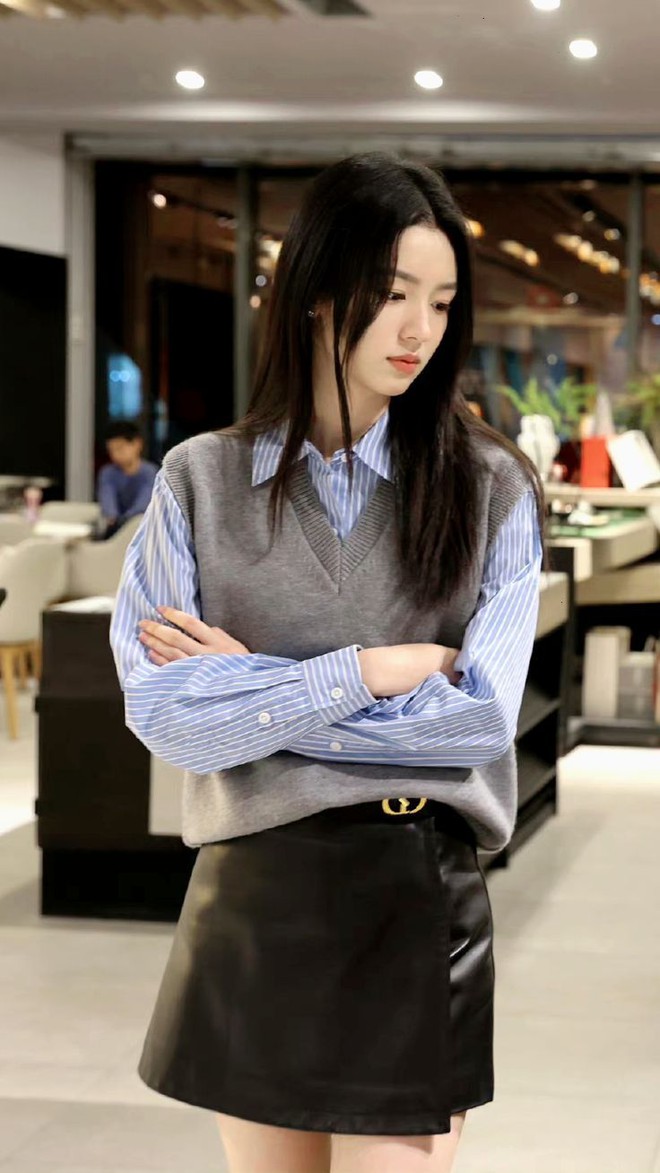 Áo mi kẻ sọc là "cạ cứng" của mùa hè, nàng chưa sắm là thiếu sót!- Ảnh 14.