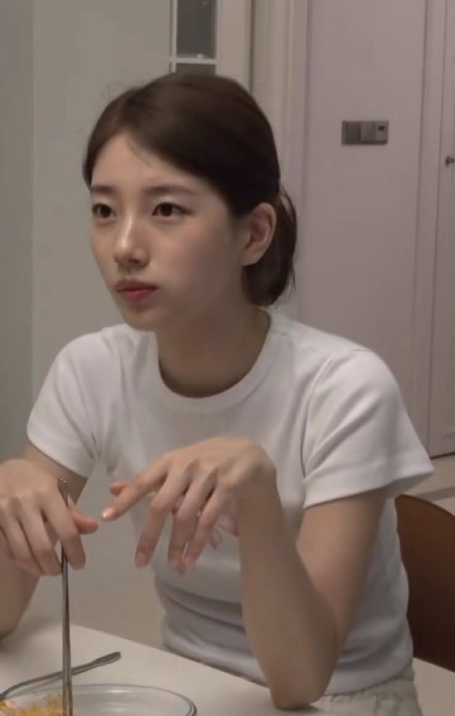 Suzy để mặt mộc kéo gần 2 triệu lượt vào hóng- Ảnh 2. Suzy để mặt mộc kéo gần 2 triệu lượt vào hóng- Ảnh 2.