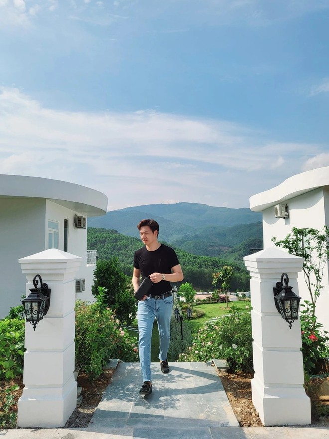 Biệt thự nghỉ dưỡng của nam diễn viên "giờ vàng VTV": Hoa giăng lối, view núi thơ mộng như resort 5 sao- Ảnh 14. Biệt thự nghỉ dưỡng của nam diễn viên "giờ vàng VTV": Hoa giăng lối, view núi thơ mộng như resort 5 sao- Ảnh 14.