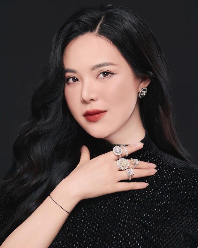 Gọi lái xe riêng là "nô bộc", chi trăm triệu sắm đồ hiệu là "cạn phước": 1 nữ chủ tịch nổi tiếng bị phản ứng- Ảnh 2.