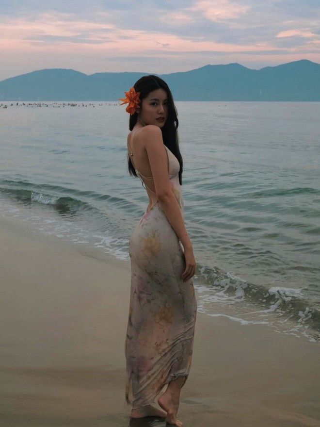 Bạn gái HIEUTHUHAI và Lọ Lem quá giống nhau!- Ảnh 3. Bạn gái HIEUTHUHAI và Lọ Lem quá giống nhau!- Ảnh 3.
