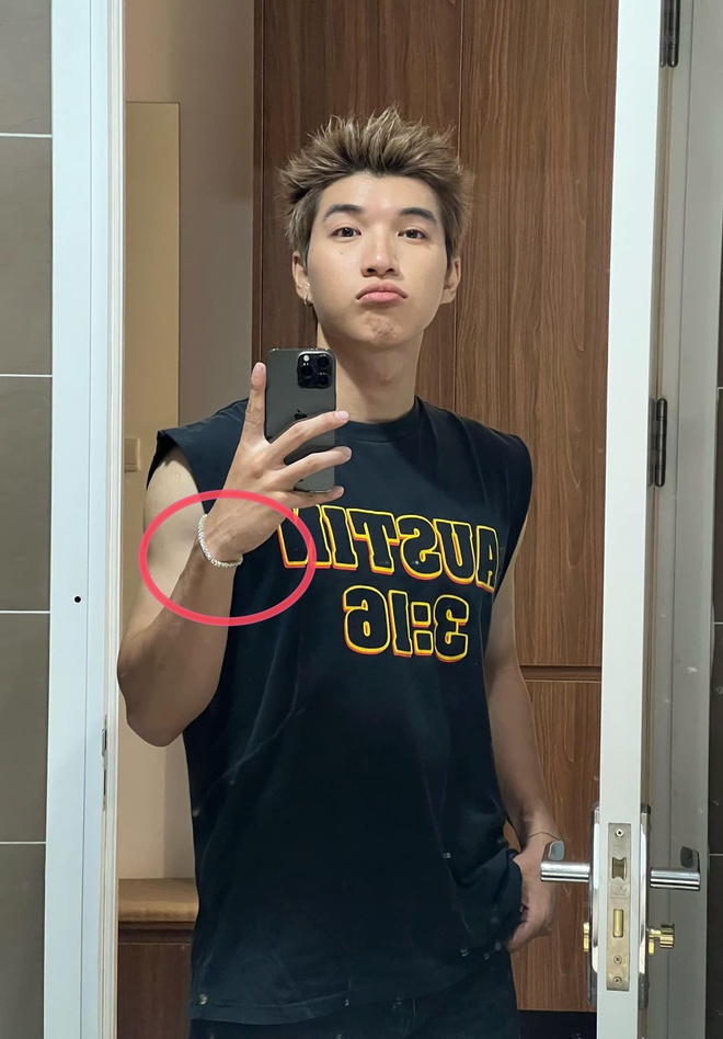 Trước khi lộ ảnh thân mật ở photobooth, HIEUTHUHAI và bạn gái còn bị "tóm dính" tình tứ cỡ nào nơi công cộng?- Ảnh 5.