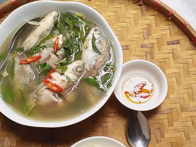 Thứ cây tưởng chỉ để ăn lại là "bùa hộ mệnh" trước cửa, ông bà xưa khuyên nhà nào cũng nên trồng- Ảnh 1.