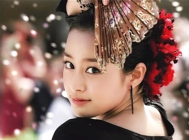 Kim Tae Hee khổ sở vì quá đẹp!- Ảnh 3.