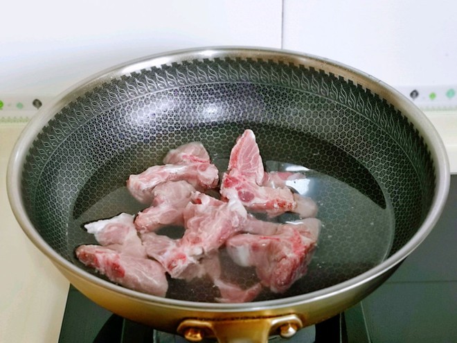3 món canh ngon hoàn hảo lại dễ nấu cho bữa cơm nhà trong ngày hè nóng bức- Ảnh 1.