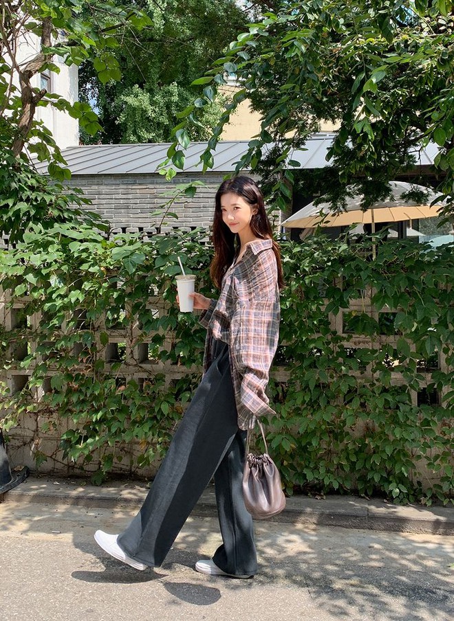 6 món đồ phải có trong tủ đồ hè, năm nào cũng mua và không bao giờ chán- Ảnh 9. 6 món đồ phải có trong tủ đồ hè, năm nào cũng mua và không bao giờ chán- Ảnh 9.