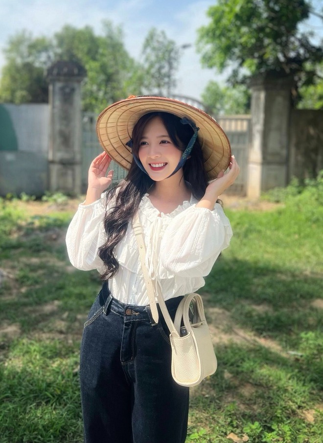 Mỹ nhân phim giờ vàng VTV vừa được cầu hôn: Nhan sắc bị "thời gian bỏ quên", style cực dịu dàng cuốn hút- Ảnh 6. Mỹ nhân phim giờ vàng VTV vừa được cầu hôn: Nhan sắc bị "thời gian bỏ quên", style cực dịu dàng cuốn hút- Ảnh 6.