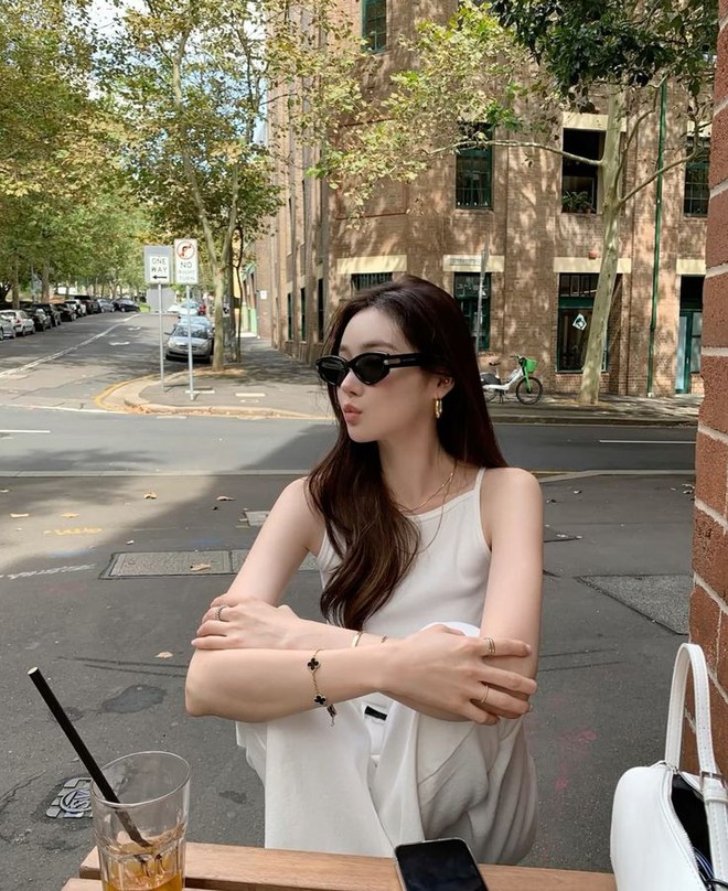 6 món đồ phải có trong tủ đồ hè, năm nào cũng mua và không bao giờ chán- Ảnh 3. 6 món đồ phải có trong tủ đồ hè, năm nào cũng mua và không bao giờ chán- Ảnh 3.