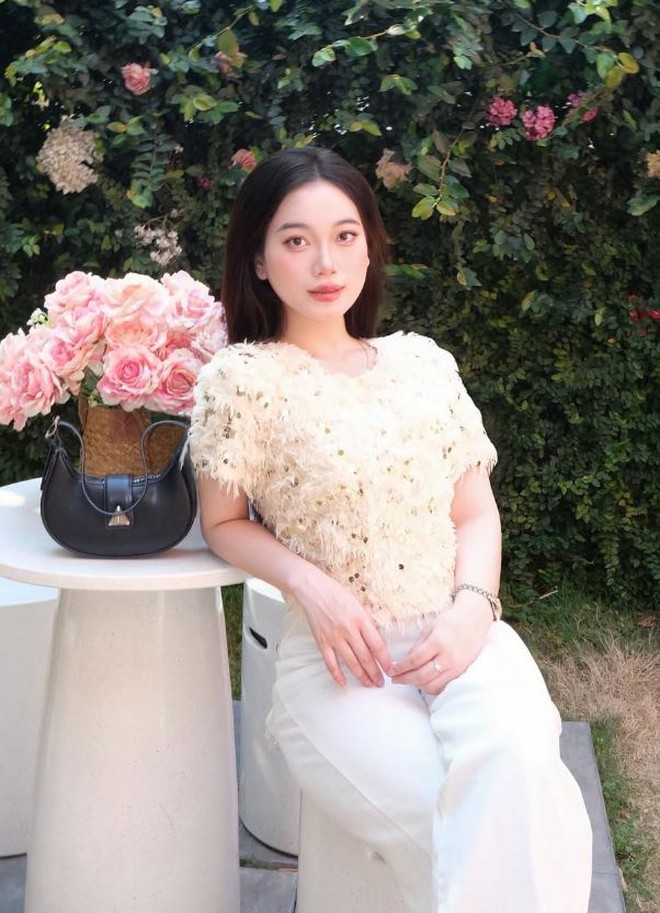 Vợ mới cưới của Hồ Văn Cường lộ vòng 2 lùm lùm nghi vấn mang bầu khác hẳn lúc diện bikini nóng bỏng- Ảnh 2.