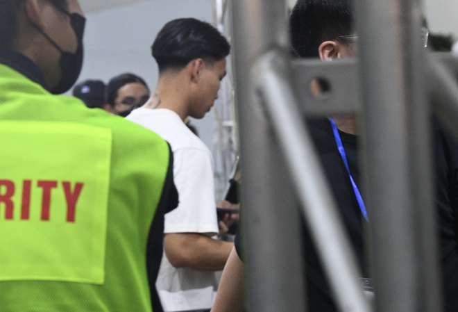 Văn Thanh hộ tống bạn gái gia thế “trâm anh thế phiệt” đi xem G-Dragon, không nhận ra nàng WAG siêu sexy qua cam thường- Ảnh 9.