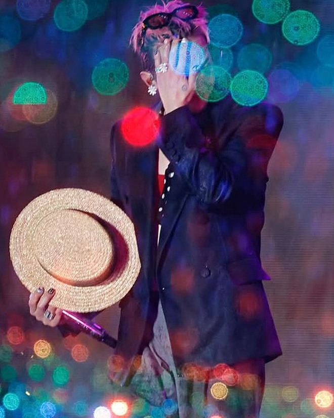 G-Dragon tự tay "xả" cả kho ảnh tắm mưa giữa Mỹ Đình, mờ ảo nhoè nhoẹt nhưng “nghệ cả củ”!- Ảnh 5.
