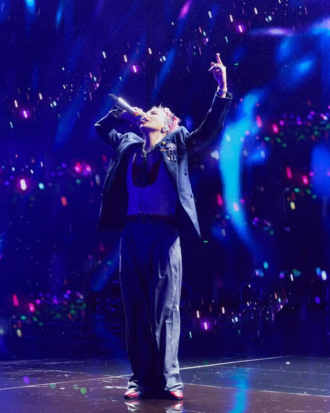 G-Dragon tự tay "xả" cả kho ảnh tắm mưa giữa Mỹ Đình, mờ ảo nhoè nhoẹt nhưng “nghệ cả củ”!- Ảnh 3.