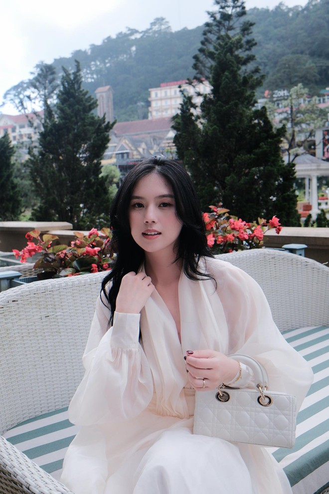 Nàng WAG được khen xinh nhất làng bóng Việt là cô chủ nổi tiếng, khoe chân dài nuột nà, mẹ một con visual cực phẩm- Ảnh 4.