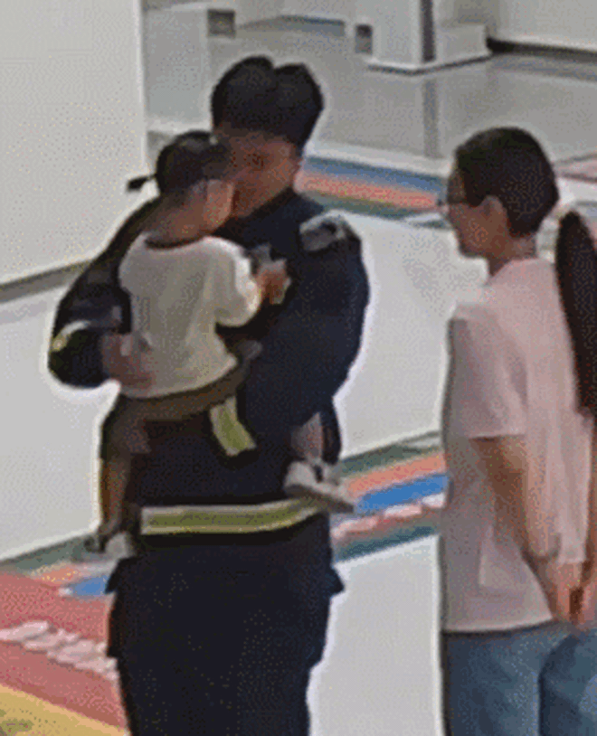 VIDEO: Vợ bắt gặp chồng đưa con người khác đi viện, trong khi con mình sốt cao đang gây xúc động mạnh- Ảnh 3. VIDEO: Vợ bắt gặp chồng đưa con người khác đi viện, trong khi con mình sốt cao đang gây xúc động mạnh- Ảnh 3.