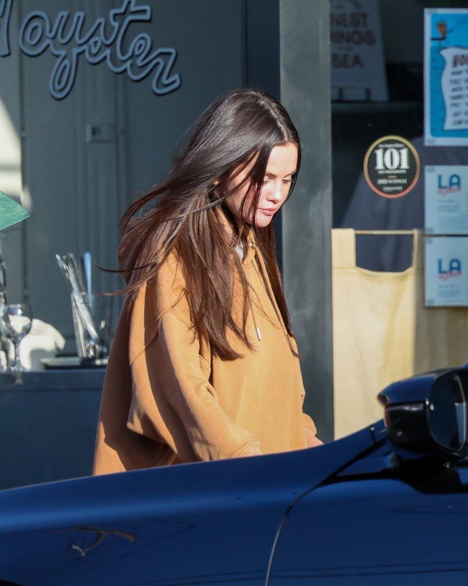 Nhan sắc trẻ lại tới khó tin của Selena Gomez- Ảnh 2. Nhan sắc trẻ lại tới khó tin của Selena Gomez- Ảnh 2.
