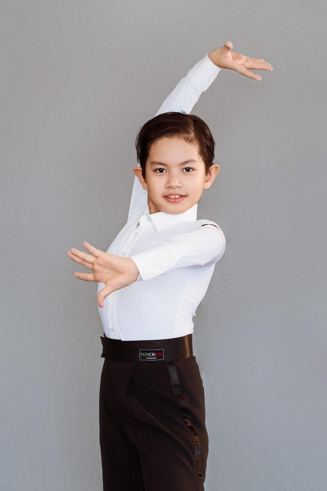 Con trai Khánh Thi-Phan Hiển: 10 tuổi cao gần bằng bố, là "thần đồng dancesport" vô địch thế giới nhưng... lười nhảy mất rồi!- Ảnh 8.