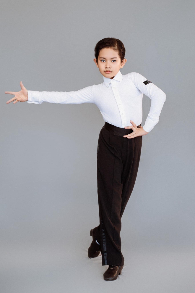 Con trai Khánh Thi-Phan Hiển: 10 tuổi cao gần bằng bố, là "thần đồng dancesport" vô địch thế giới nhưng... lười nhảy mất rồi!- Ảnh 4.