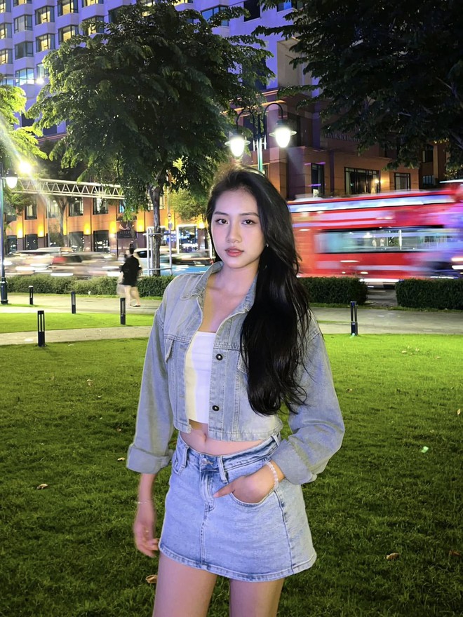 Lộ ảnh thời cấp 3 tự ti, da ngăm đen của Hà Trúc Linh - Hoa hậu Việt Nam: Lên phố "lột xác" quá đỉnh- Ảnh 19.