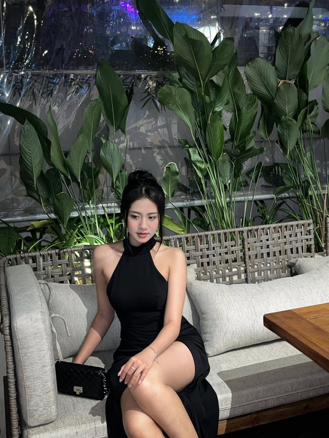 Lộ ảnh thời cấp 3 tự ti, da ngăm đen của Hà Trúc Linh - Hoa hậu Việt Nam: Lên phố "lột xác" quá đỉnh- Ảnh 16.