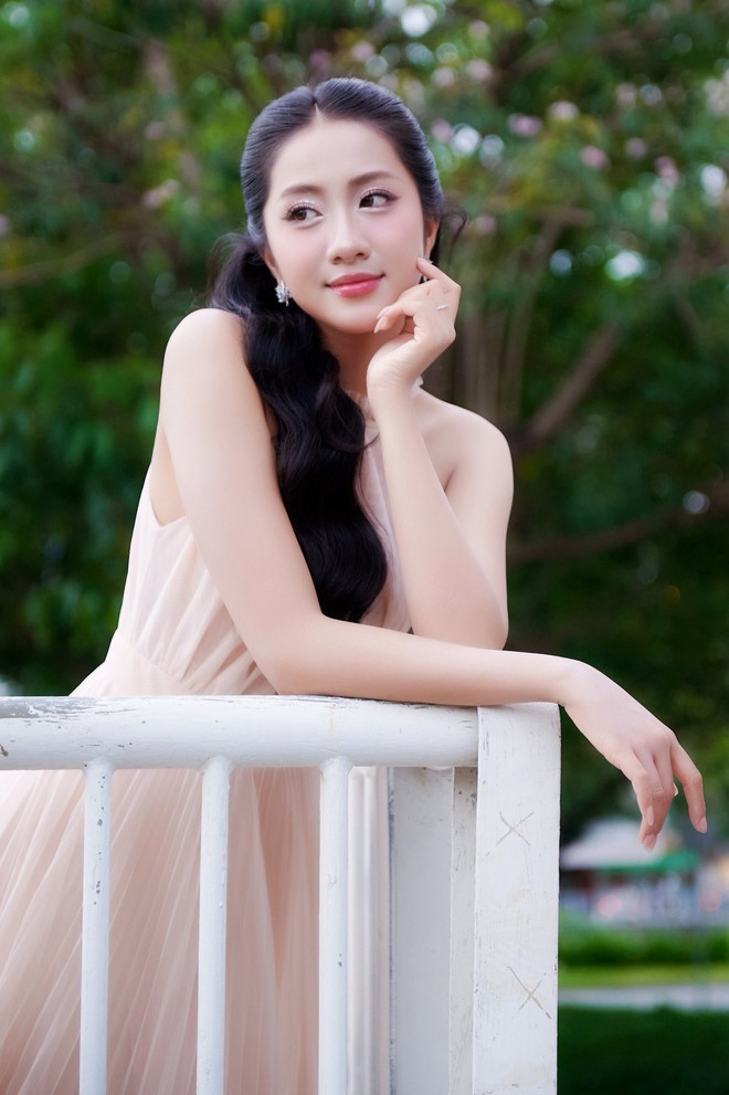 Lộ ảnh thời cấp 3 tự ti, da ngăm đen của Hà Trúc Linh - Hoa hậu Việt Nam: Lên phố "lột xác" quá đỉnh- Ảnh 13.