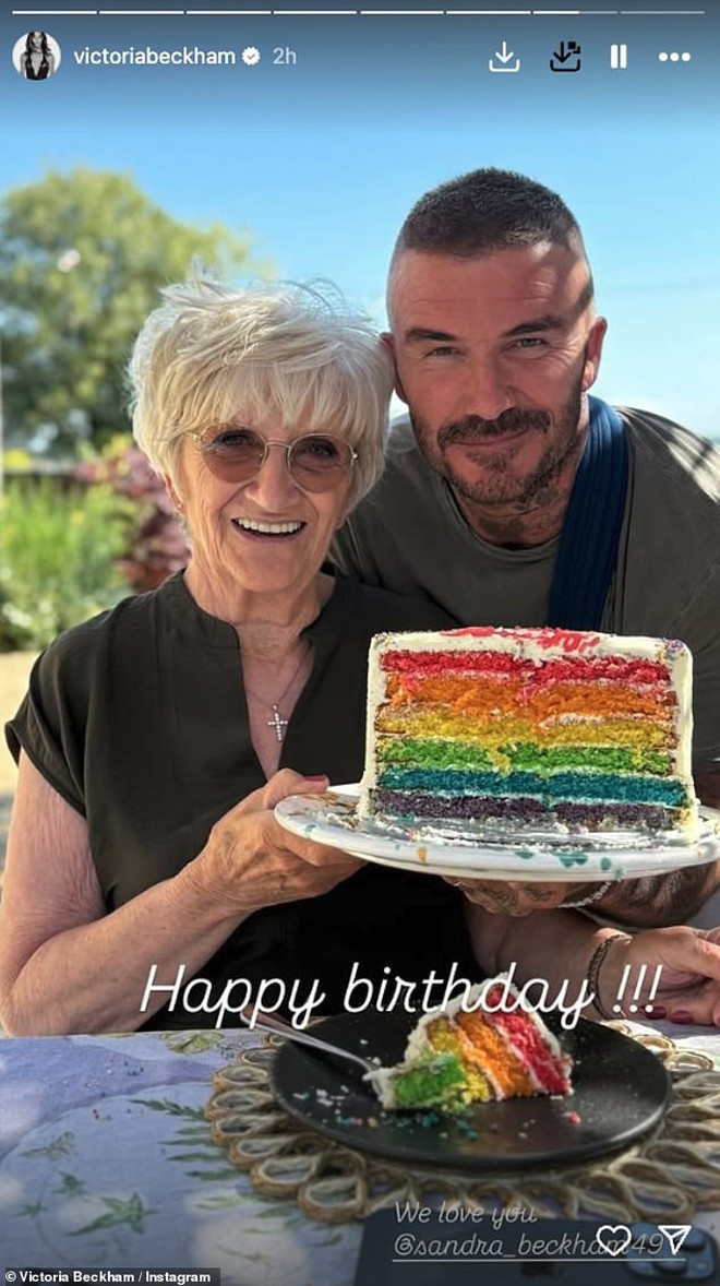 Beckham ôm cánh tay băng bó xuất hiện sau ca mổ, tâm trạng thế nào khi bị con cả bất hiếu phớt lờ?- Ảnh 2.