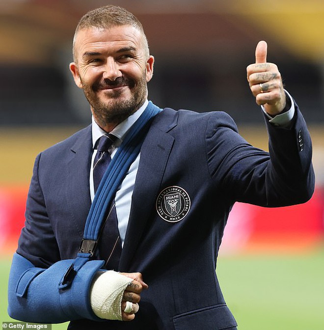 Quan hệ cha con nhà Beckham đã xấu tới mức: David bó bột tay, con cả bất hiếu chỉ mải khoe ảnh ở nhà vợ- Ảnh 1.