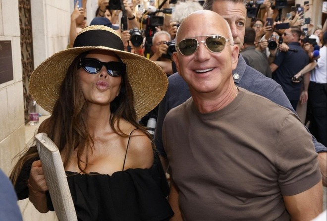 Gái đẹp nhà Kardashian - Jenner "đi cửa sau" đến đám cưới tỷ phú Jeff Bezos, hở bạo kịch liệt để tìm đại gia?- Ảnh 13.