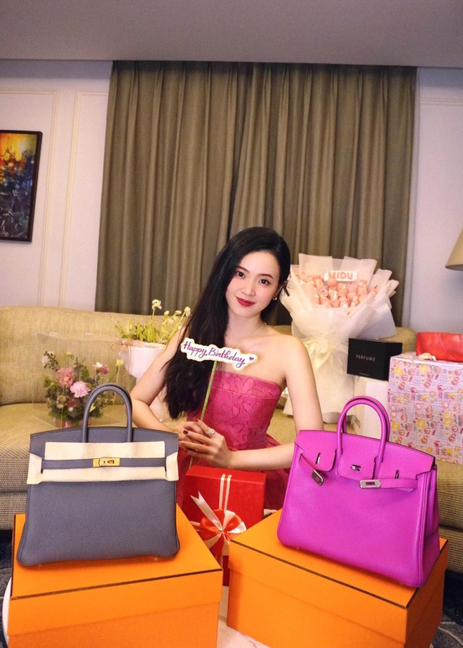 Trước khi được chồng tặng cùng lúc 2 chiếc Birkin tiền tỷ, Midu đã có sẵn bộ sưu tập Hermès khủng- Ảnh 8. Trước khi được chồng tặng cùng lúc 2 chiếc Birkin tiền tỷ, Midu đã có sẵn bộ sưu tập Hermès khủng- Ảnh 8.